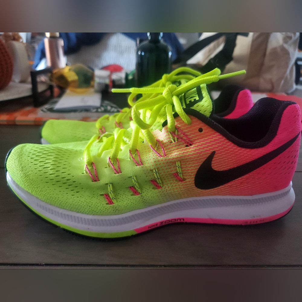 🚨🚨Nike Zoom Pegasus 33  Lime Green and Pink Running Shoes🚨🚨